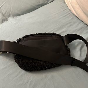 Lululemon Everywhere Belt Bag Fleece Sherpa